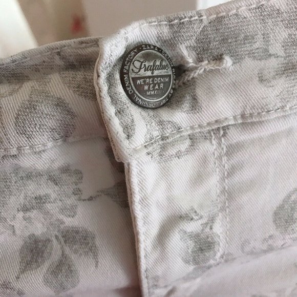 Preowned Zara Women's Mid Rise Capri Pants - Picture 2 of 3